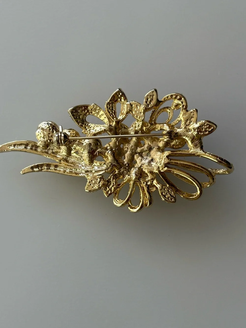 Lot of 2  Vintage Brooches  Women Jewelry